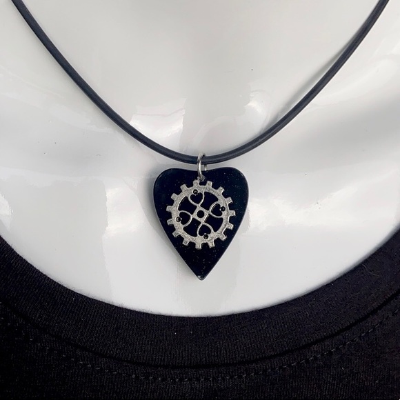 Black resin ouija board steam punk wheel necklace - Picture 5 of 12